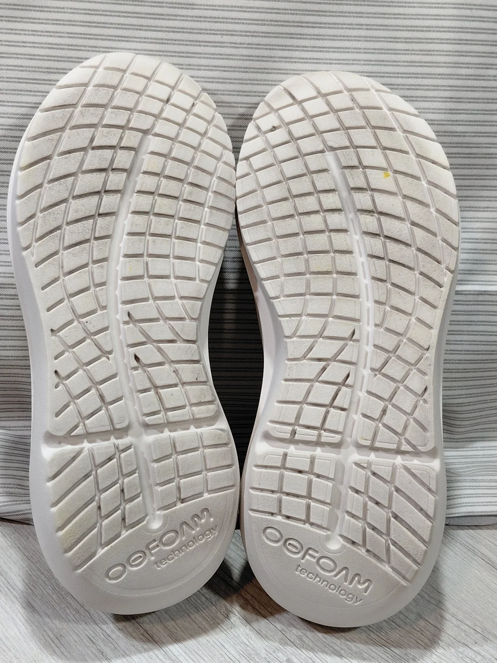 OOFOS Women's OOmy Zen Slip On Recovery Slip-On Knit Sneakers - Pale Yellow W9